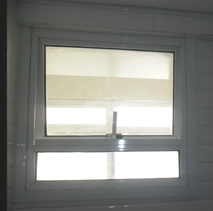 Janela basculante anti ruído